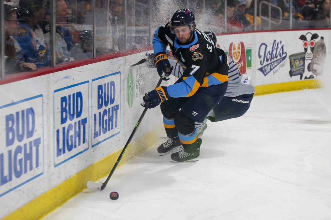Former Falcon inks deal with Toledo Walleye