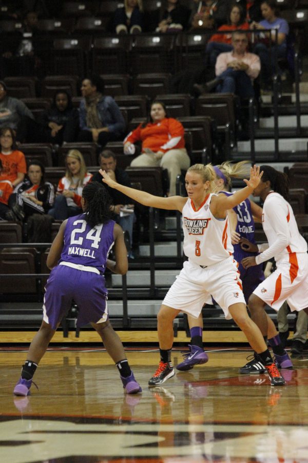 Deborah Hoekstra defends a Niagara player in the team&#8217;s 90-58 home opener victory. The Falcons return home on Sunday against Milwaukee.