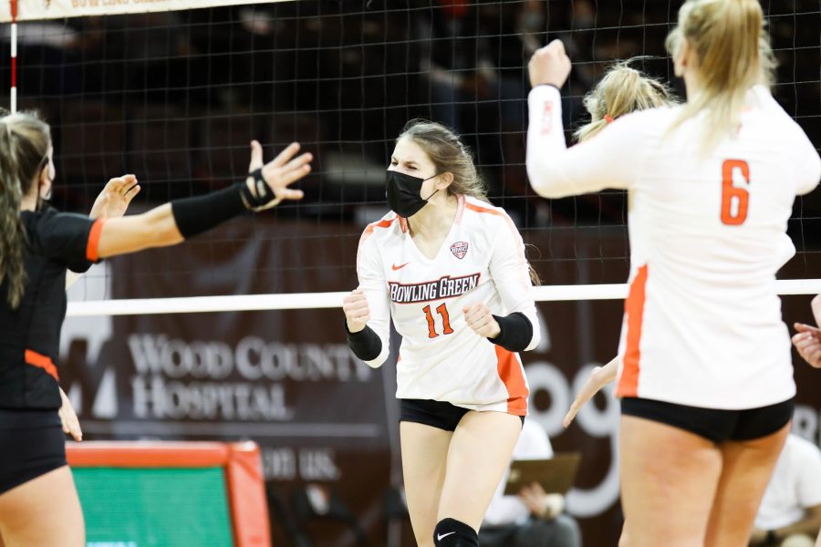 Katelyn+Meyer+celebrates+with+her+teammates+after+winning+a+point.+BGSU+volleyball+is+now+13-0+for+the+first+time+in+program+history.+Meyer+leads+the+team+in+kills+in+2021+with+188+this+season.%26%23160%3B