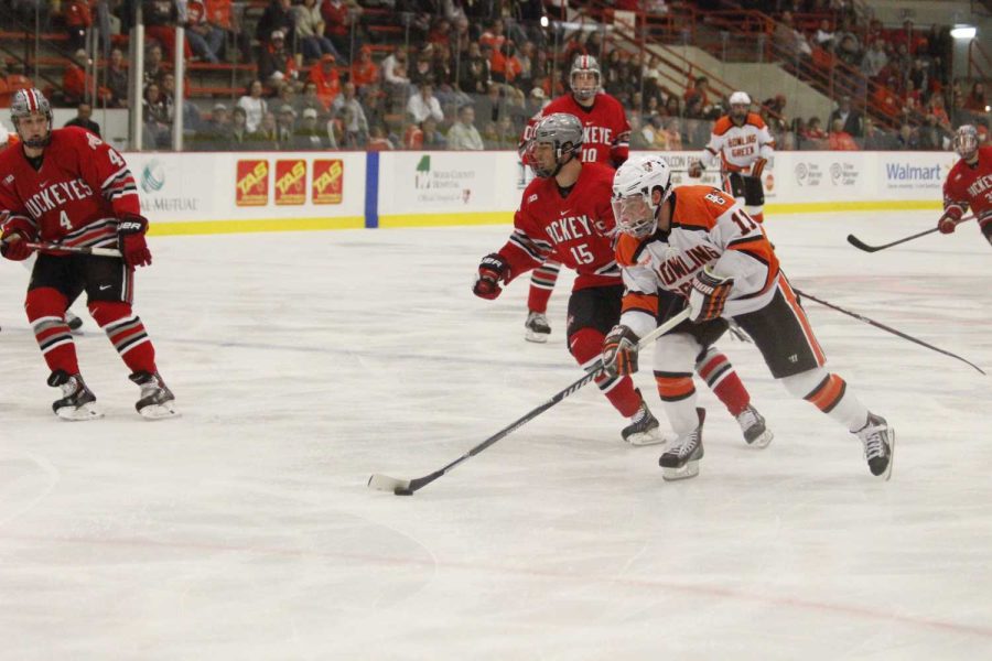 Dan Desalvo breaks away from Ohio State defenders during the second period of their 4-3 win Tuesday.