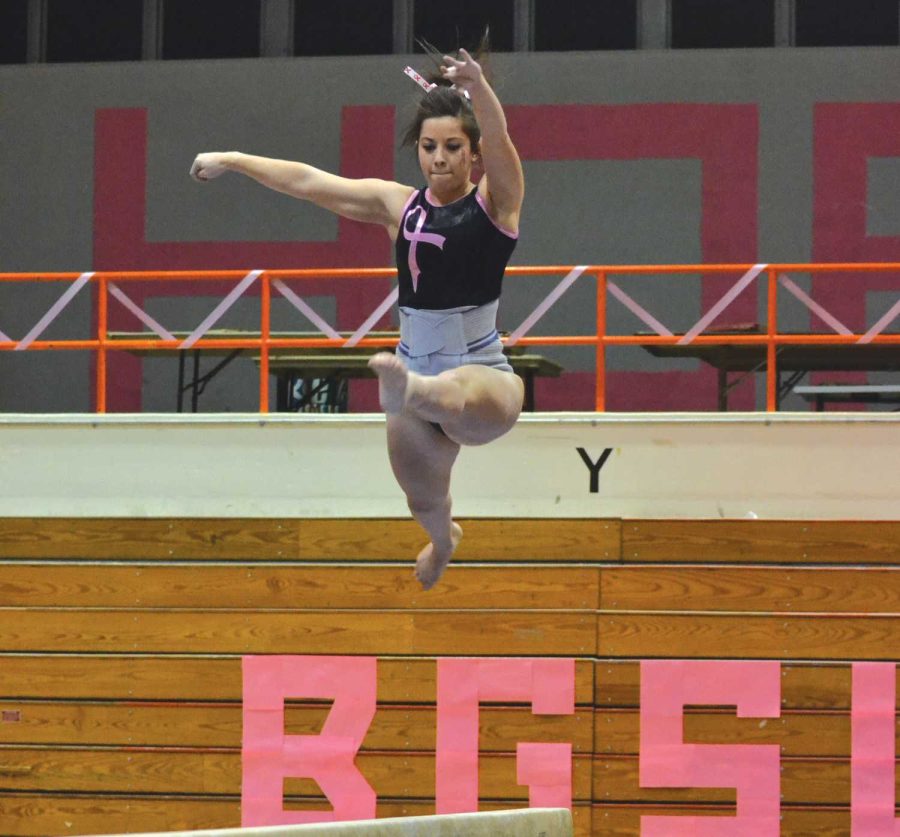 Maria+Salvia+performs+her+routine+on+the+balance+beam+Saturday+against+Kent+State.