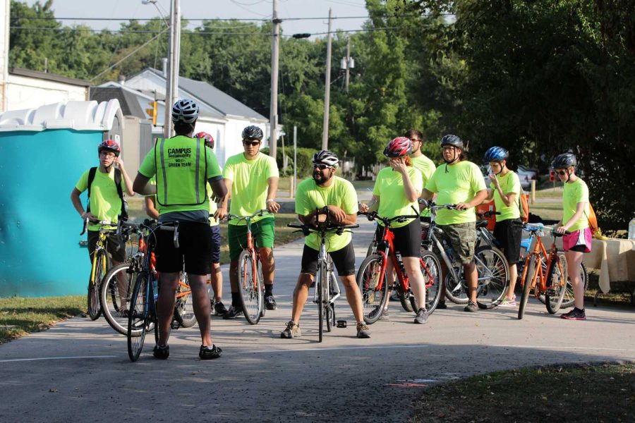 A group of bikers rest during the Welcome Week Bike Tour. 