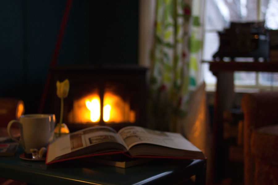 Reading+by+a+fireplace