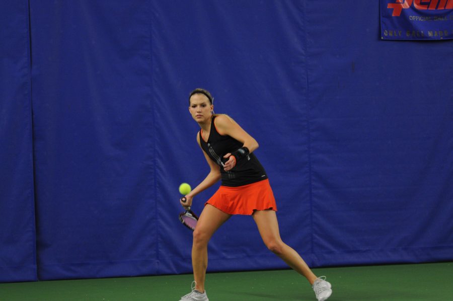 Jade+Johnson%2C+BG+tennis+player%2C+returns+a+serve+during+the+Falcons%26%238217%3B+7-0+victory+against+Northern+Illinois+this+past+weekend.
