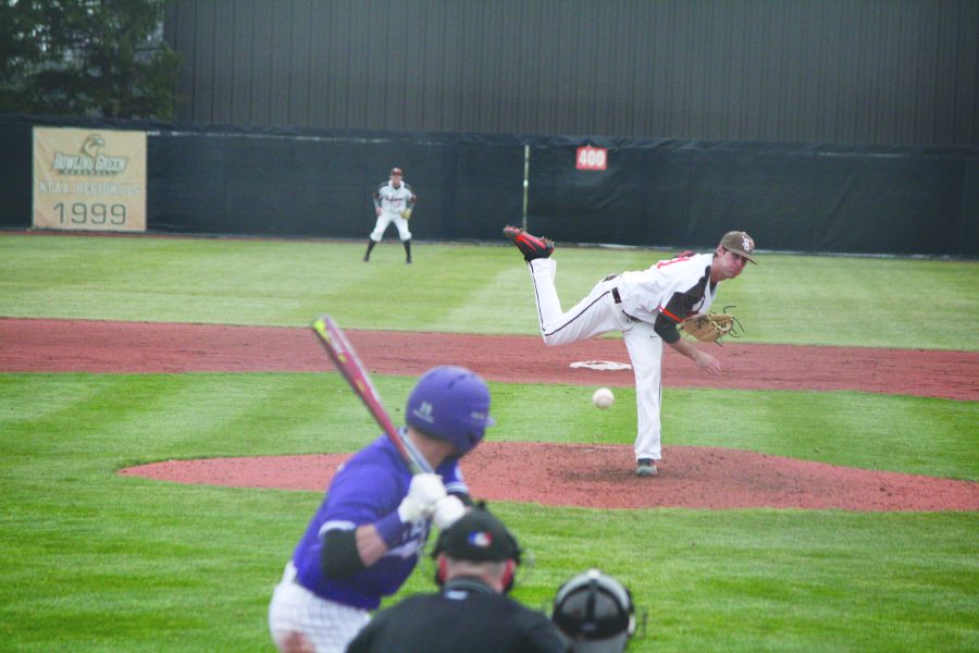 Zac Carey throws a pitch early in the first inning against Niagra.