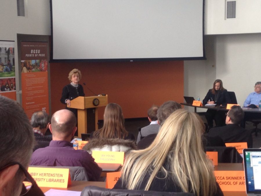 President Mary Ellen Mazey updates faculty at Senate meeting