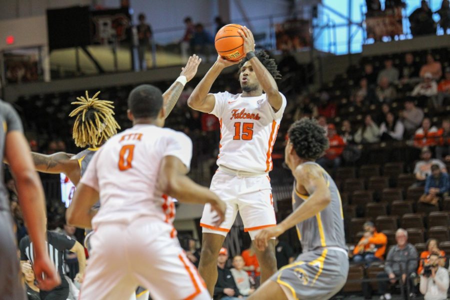 Mens hoops shows fight but fall to Golden Flashes 79-69