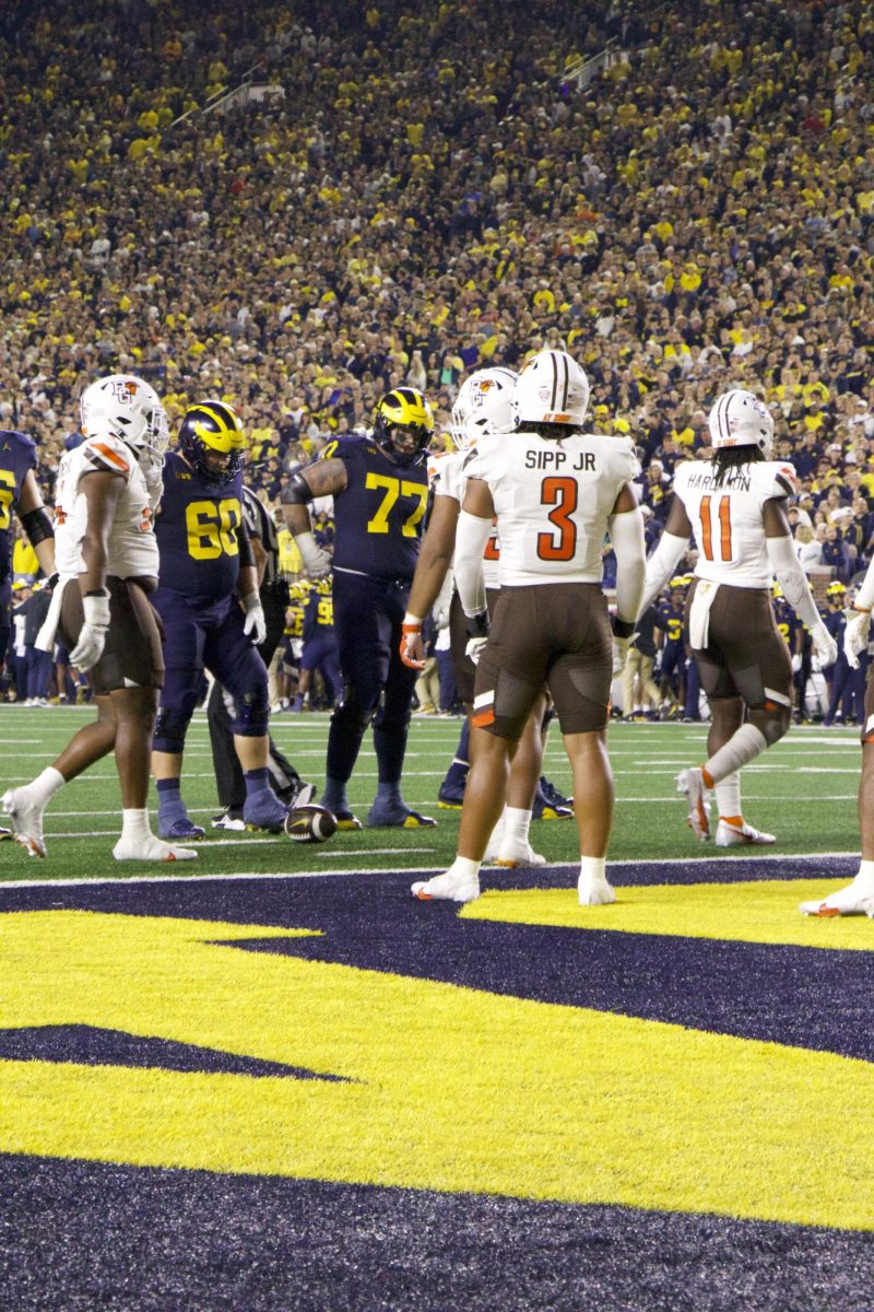 BGSU defense tries to make a goal line stand.