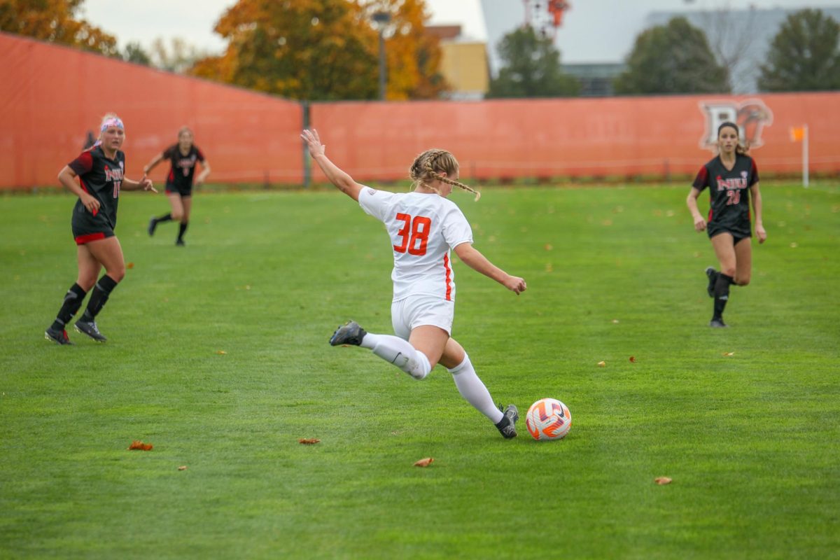 Christine Erdman makes a play on the ball for Bowling Green.