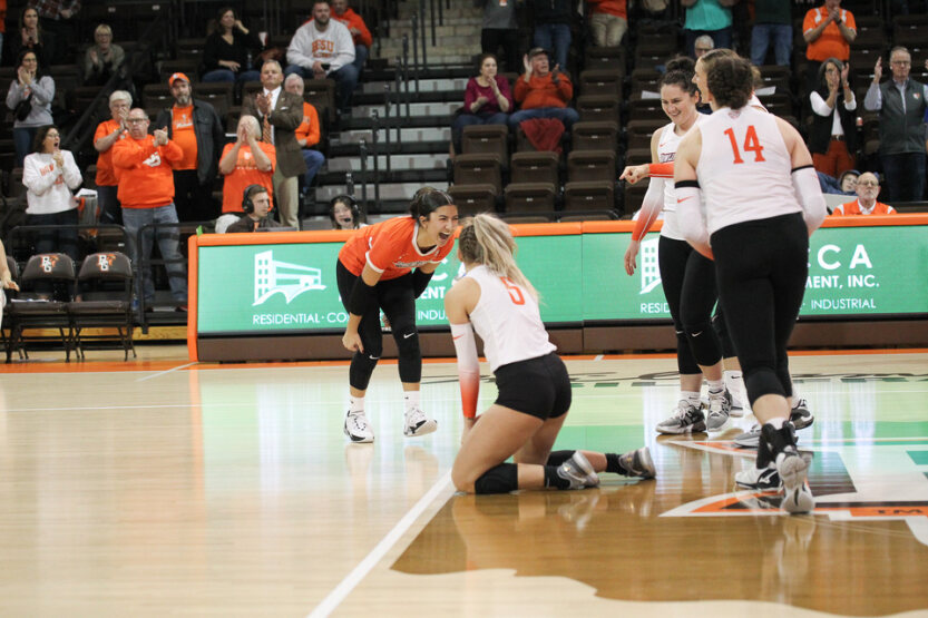 Bowling Green celebrates after a win on Saturday against Buffalo