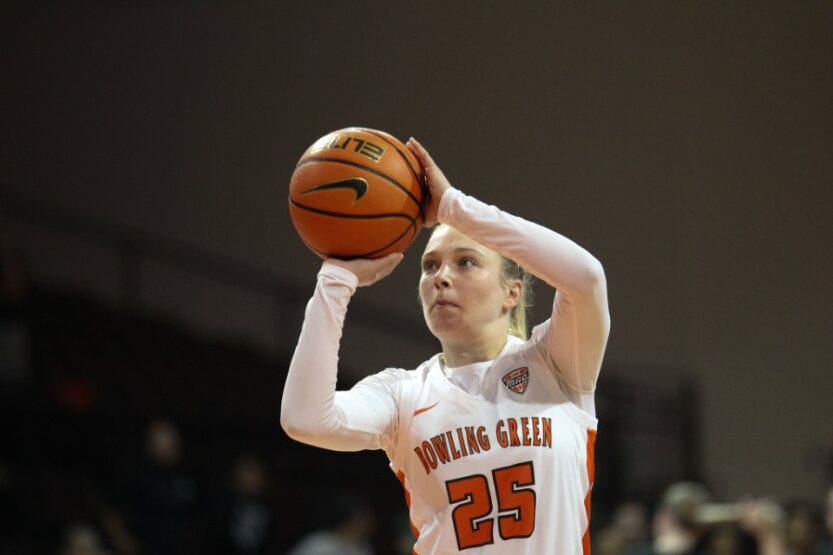 Lexi Fleming shoots a free throw against Cleveland State