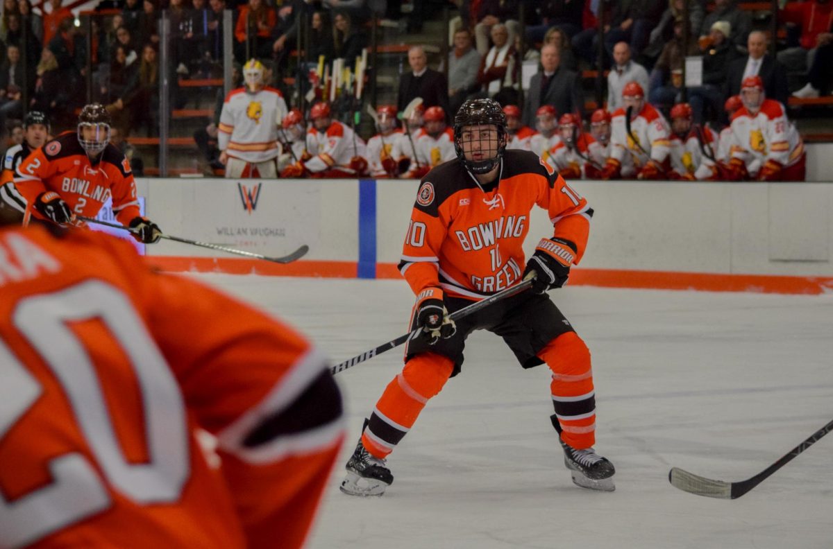 Josh Nodler (#10) ready for the pass.