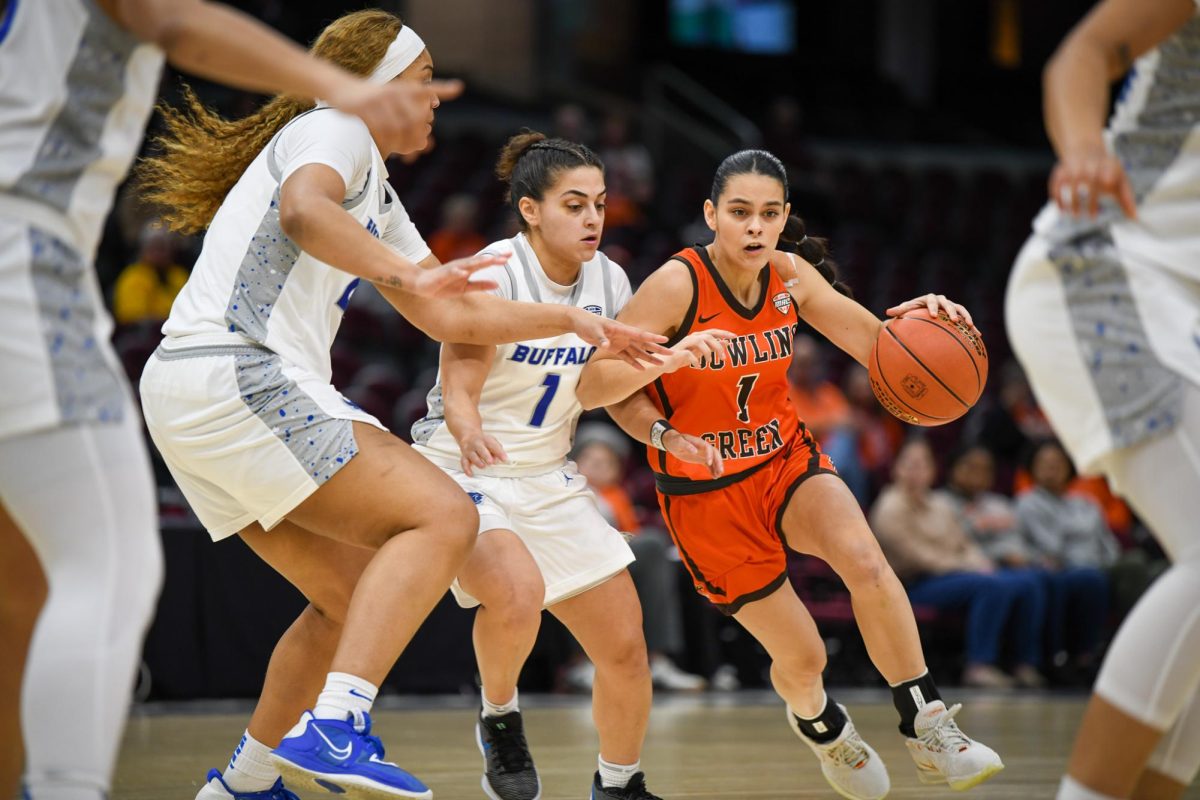 Cleveland, OH - Falcons Junior Guard Amy Velasco (1) driving past the Bulls defender at Rocket Mortgage FieldHouse in Cleveland, Ohio