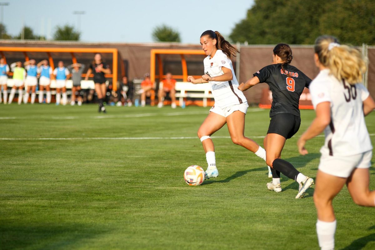 Bowling Green, Ohio - Falcons Sophomore Midfielder Michelle Hochstadt (28) moving the ball around Findlay at Cochrane Field, Bowling Green