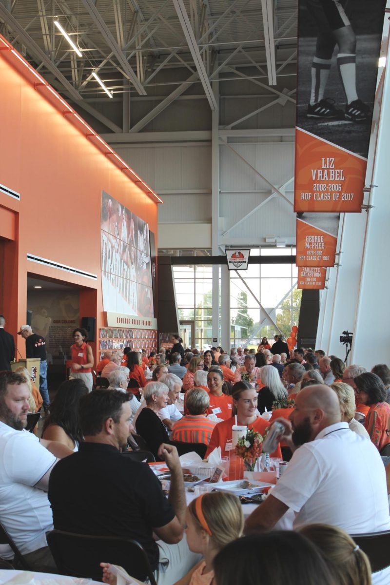 BGSU volleyball team and guests enjoy dinner at the silent auction charity event