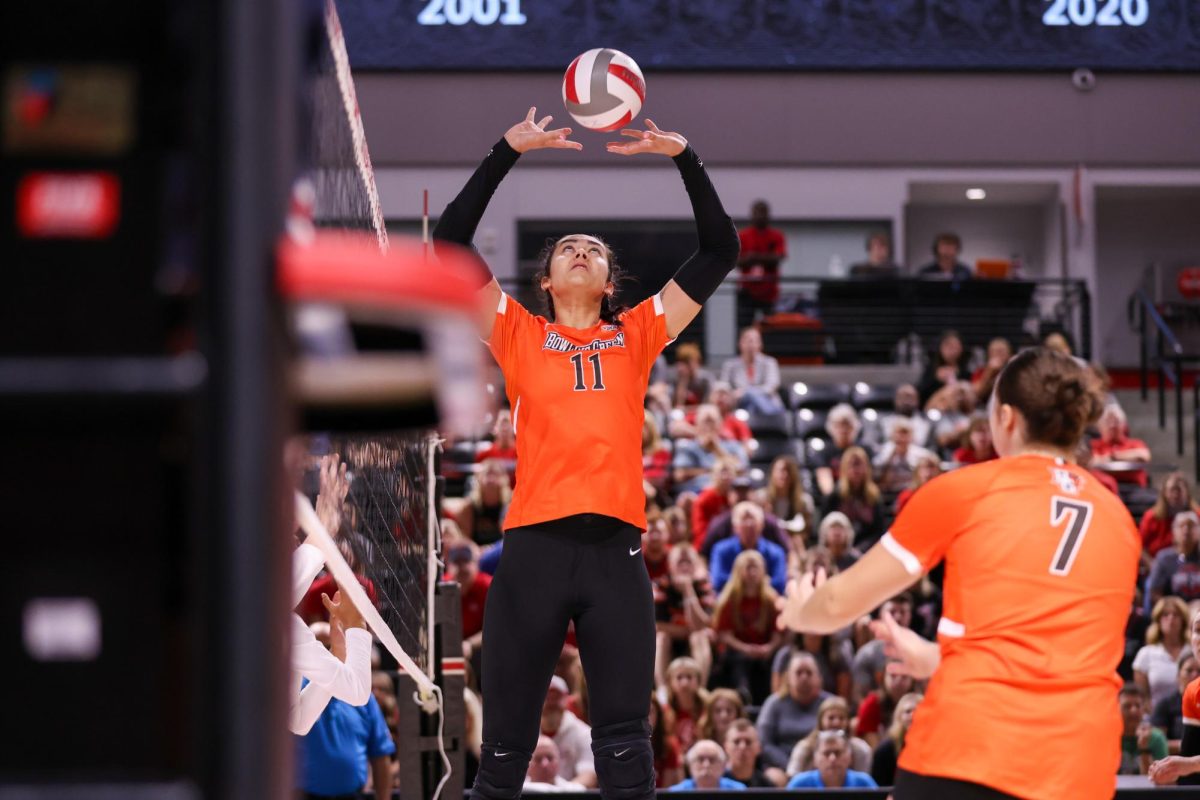 Columbus, OH - Falcons Sophomore right side setter Amanda Otten (11) sets the ball during a match against Ohio State at the Covelli Center in Columbus, Ohio.