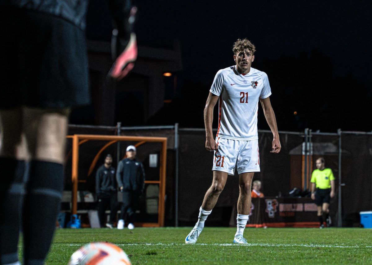 Bowling Green, OH – Falcons junior forward Trace Terry (21) awaits a Bulldog goal kick late in the second half at Cochrane Field in Bowling Green, Ohio