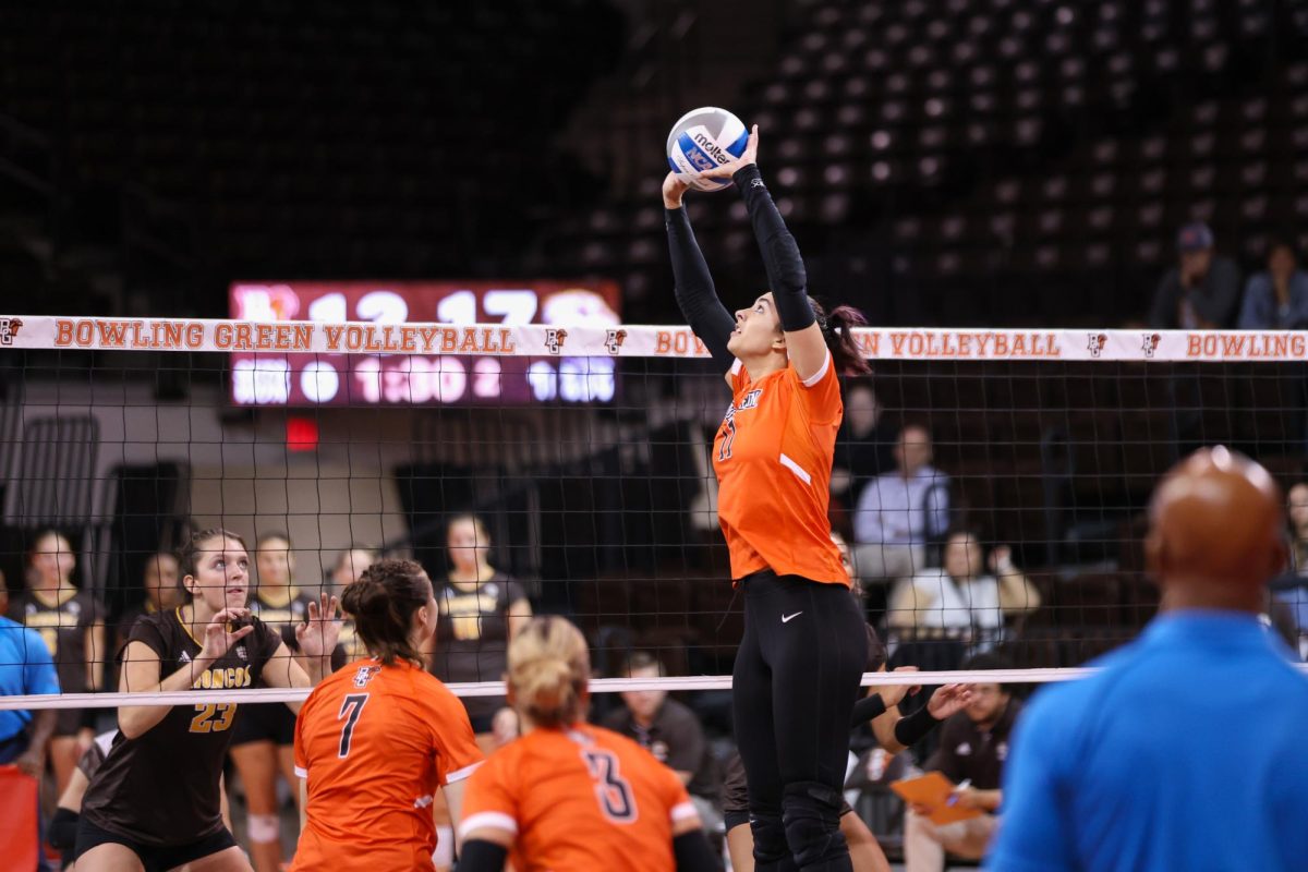 Bowling Green, OH - Sophomore setter Amanda Otten (11) sets the ball against the Western Michigan Broncos at the Stroh Center in Bowling Green.