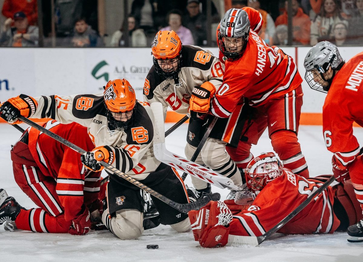 Bowling Green, OH – Falcons battle Buckeye defenders to the puck in an attempt to score at Slater Family Ice Arena in Bowling Green, Ohio.