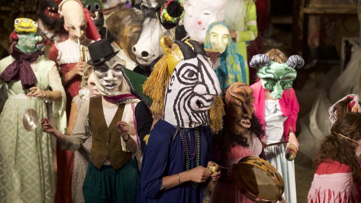 Bread and Puppet performing