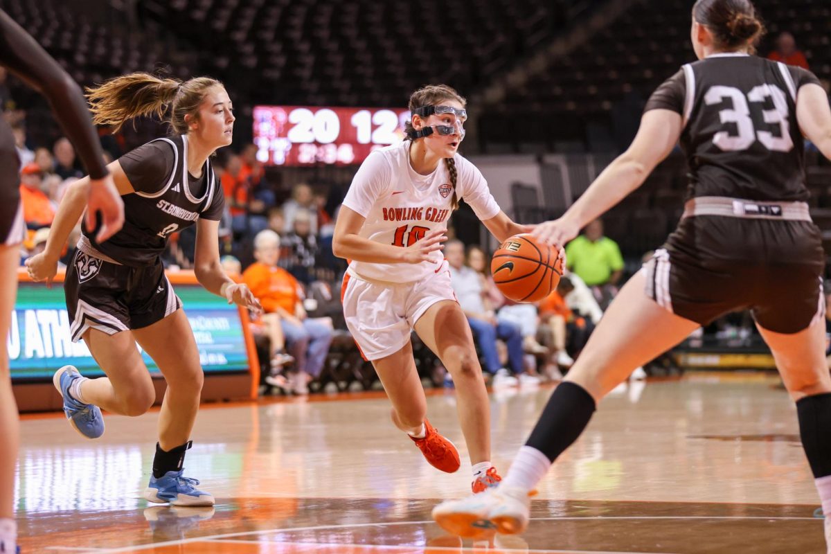 Bowling Green, OH - Falcons sophomore guard Paige Kohler (10) makes a push towards the hoop against the Bonnies at the Stroh Center in Bowling Green, Ohio.