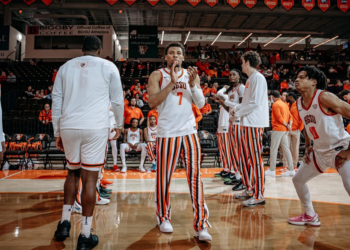 Bowling Green, OH – Falcons sophomore forward Wilguens Jr. Exacte (7) prepares to hype up his teammates at the Stroh Center in Bowling Green, Ohio