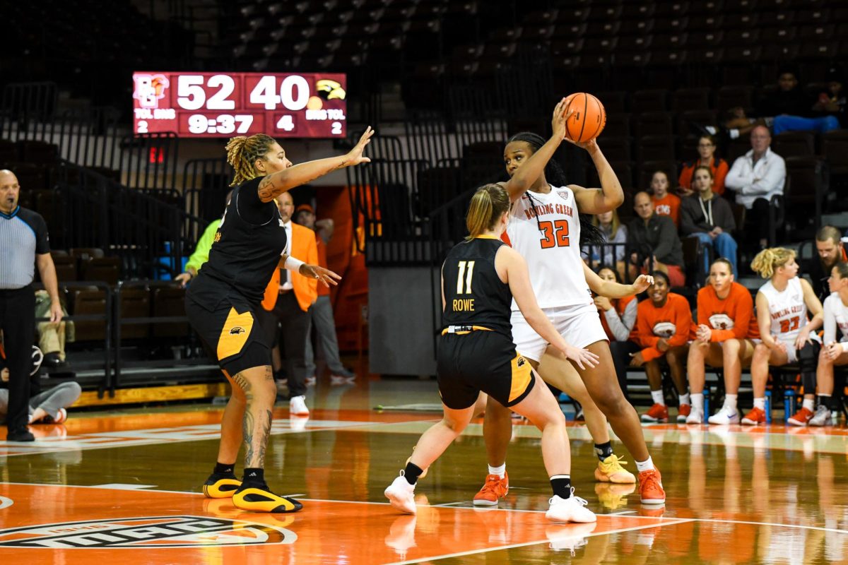 Bowling Green, OH - Falcons fifth year forward Erika Porter (32) making her way to the basket at the Stroh Center in Bowling Green, Ohio.