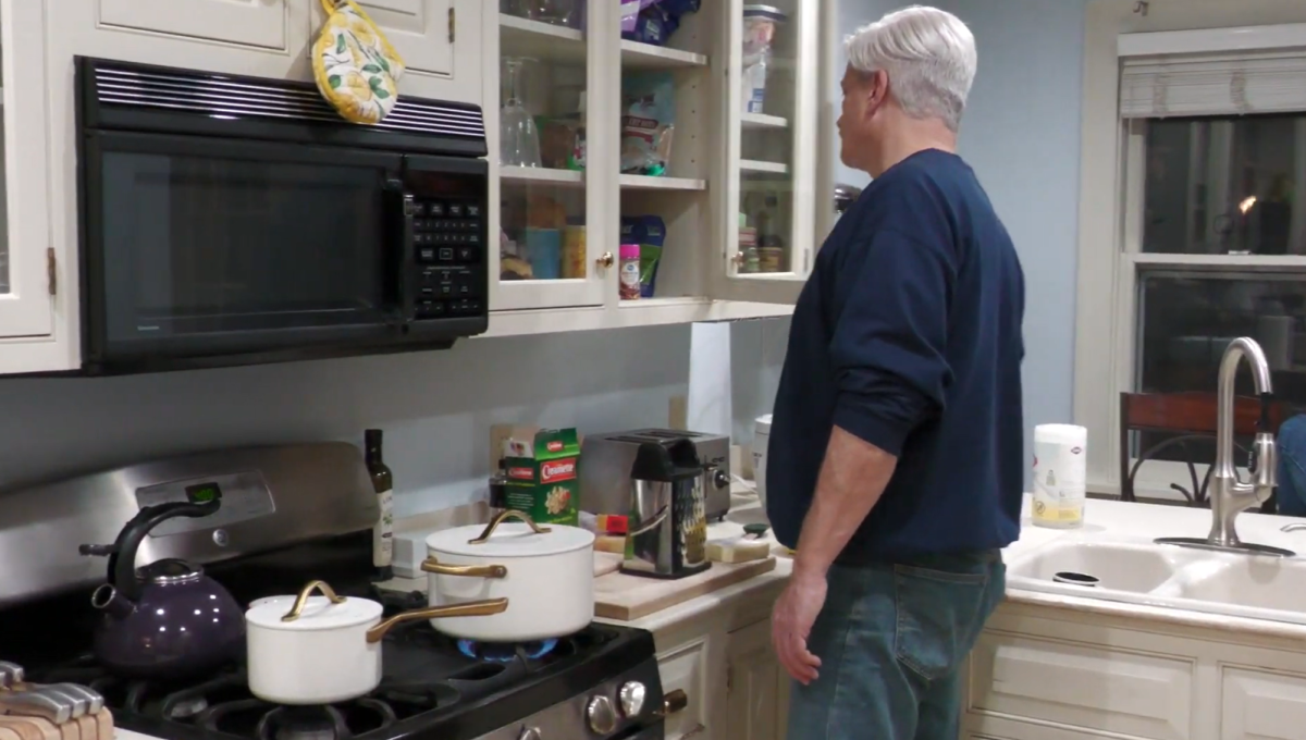 A Toledo man prepares his budget Thanksgiving dinner