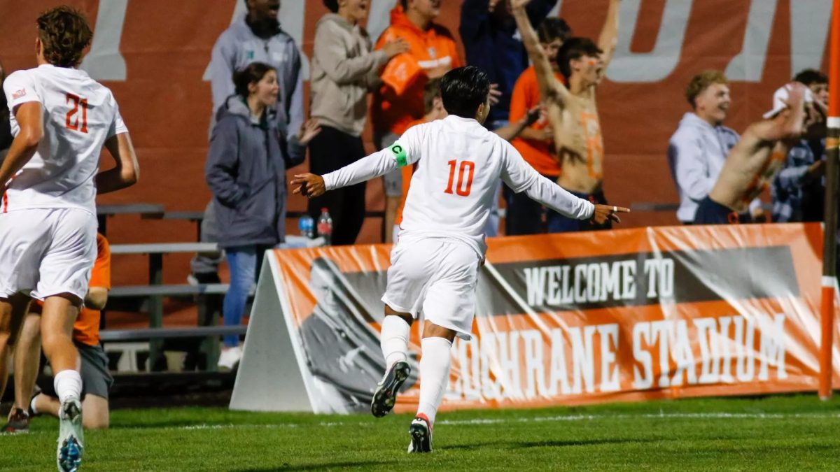 Alberto Anaya scores the winning goal in their upset against No. 14 Western Michigan