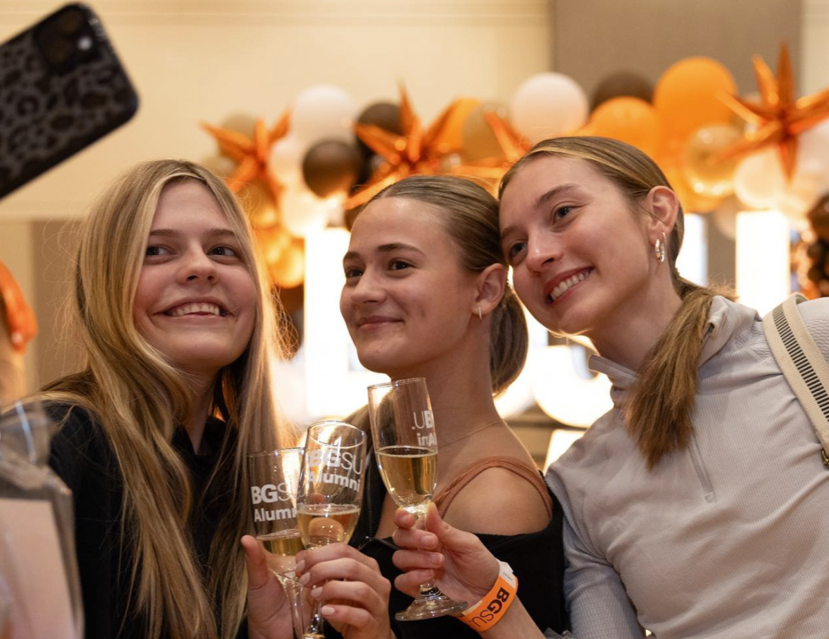 Students enjoying last year's toast via the official BGSU Instagram account