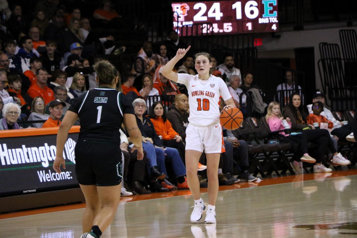 Bowling Green, OH - Falcons sophomore guard Paige Kohler (10) bringing up the ball looking for a play at the Stroh Center in Bowling Green, Ohio.