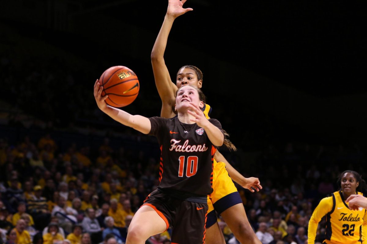 Toledo, Ohio- Falcons Sophomore Guard Paige Kohler (10) pushes through the defense for a nice layup.