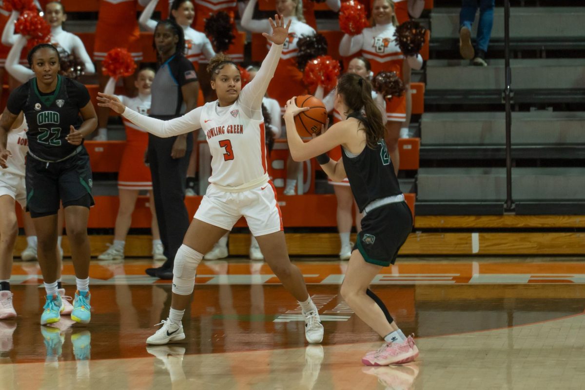 Bowling Green, OH- Falcons freshman guard Johnea Donahue (3) looks to block a three-pointer at the Stroh Center in Bowling Green, Ohio