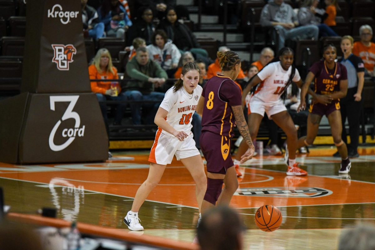 Bowling Green, OH - Falcons sophomore guard Paige Kohler (10) guarding the perimeter at the Stroh Center in Bowling Green, Ohio.