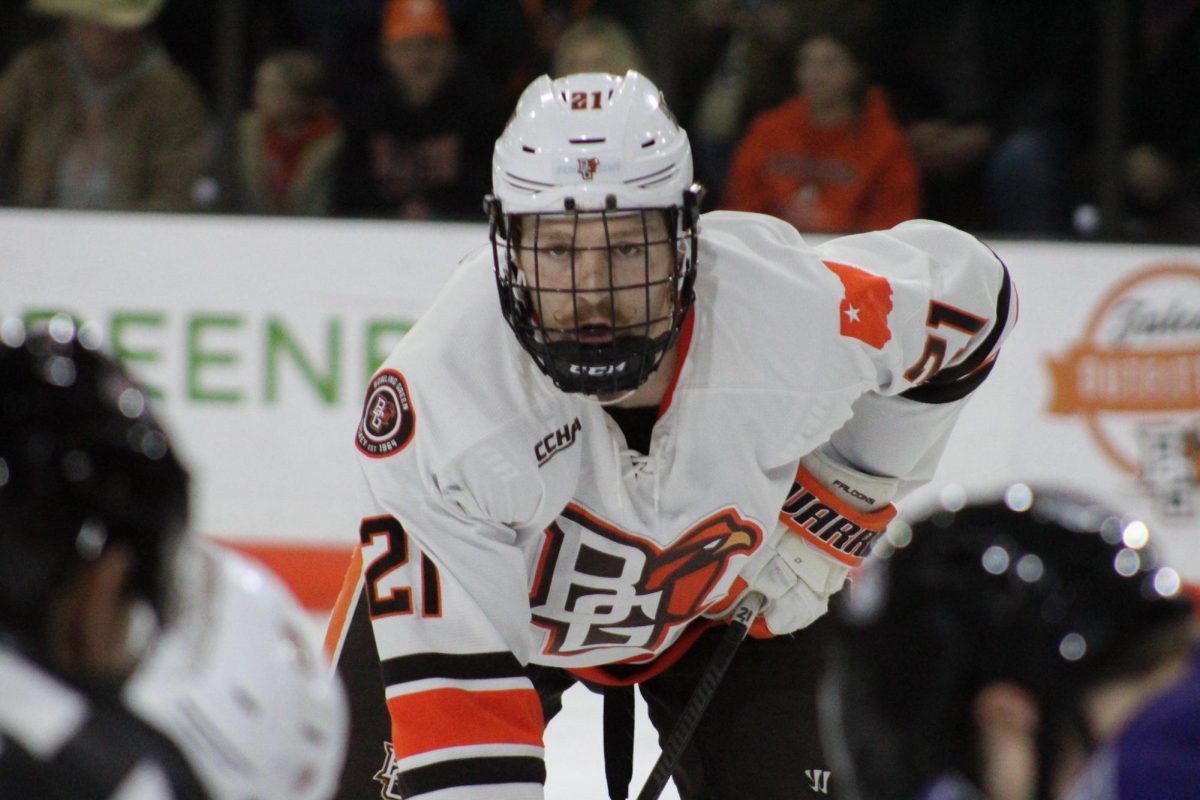 Bowling Green, OH - Falcons graduate forward Seth Fyten (21) anticipating the puck drop at Slater Family Ice Arena in Bowling Green, Ohio