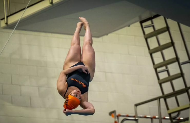 Natalia Mayorga diving in the three-meter event at the Miami Classic