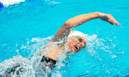 Bowling Green freshman Taylor Devorace swimming her personal-best opening leg of the MAC Championship 800 freestyle relay