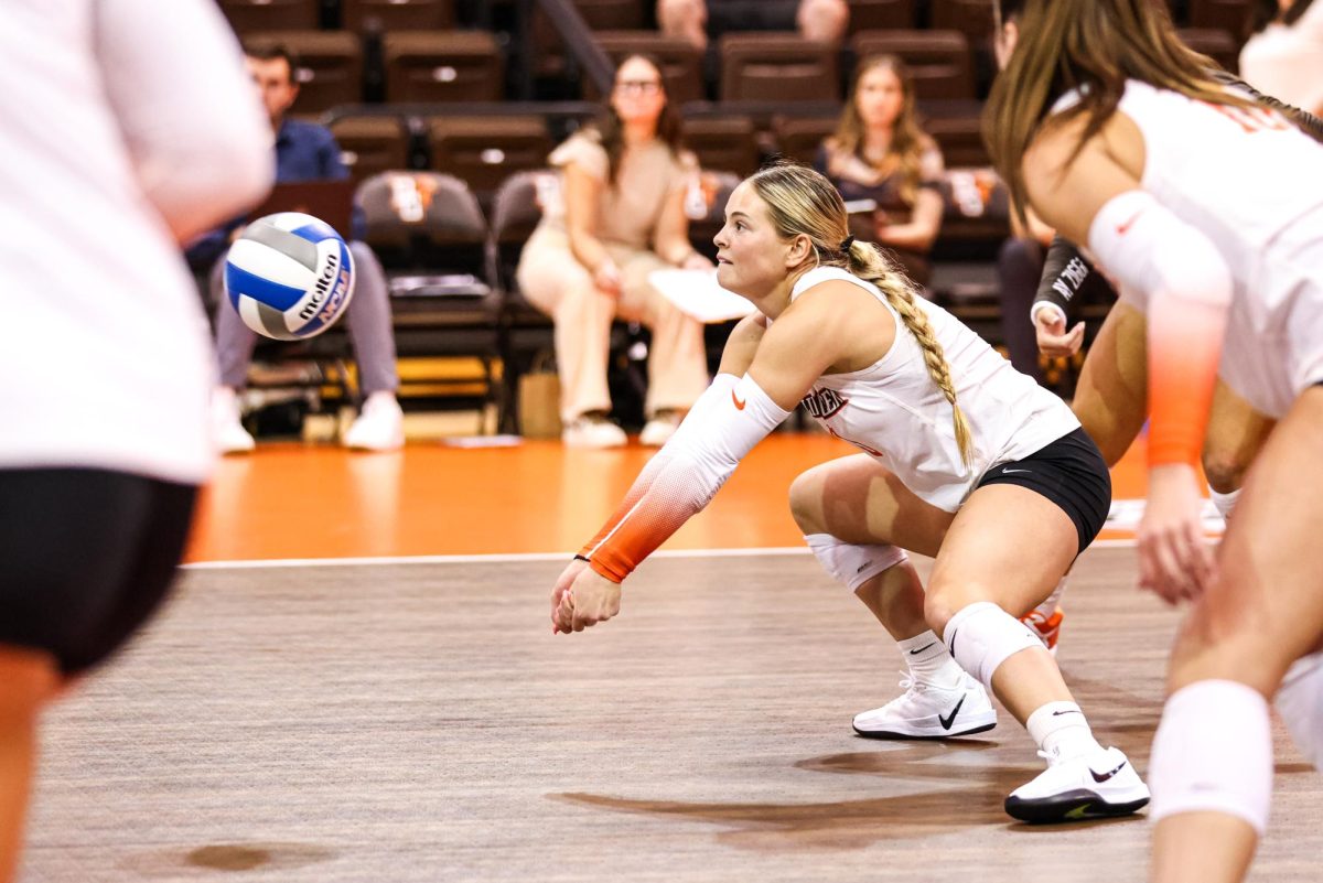Bowling Green - Falcons sophomore defensive specialist Avery Anders (3) prepares to keep the ball in play against Oakland at the Stroh Center in Bowling Green, Ohio.