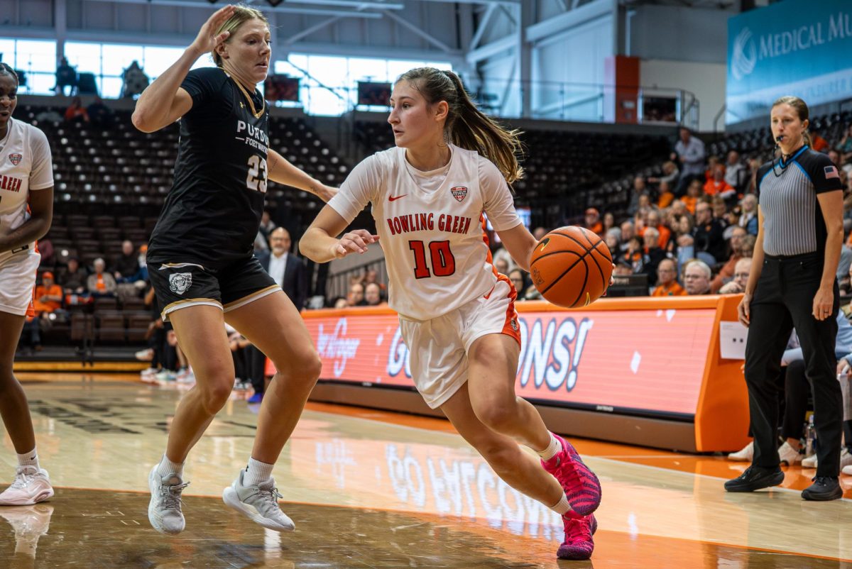 Bowling Green, OH - Falcons junior guard Paige Kohler (10) driving to the hoop at Stroh Center in Bowling Green, OH