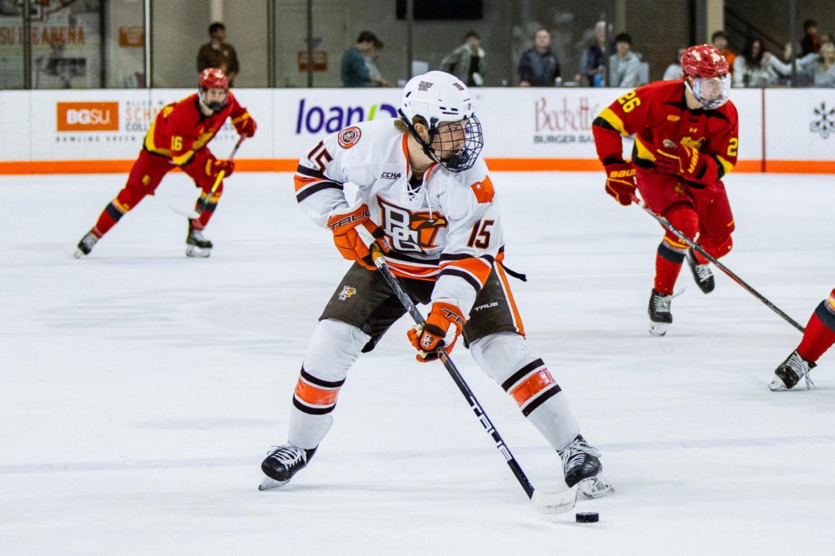  Bowling Green, OH - Falcons sophomore forward Maxwell Martin (15) takes the puck towards the blue line with Bulldogs in toe at Slater Family Ice Arena in Bowling Green, Ohio.