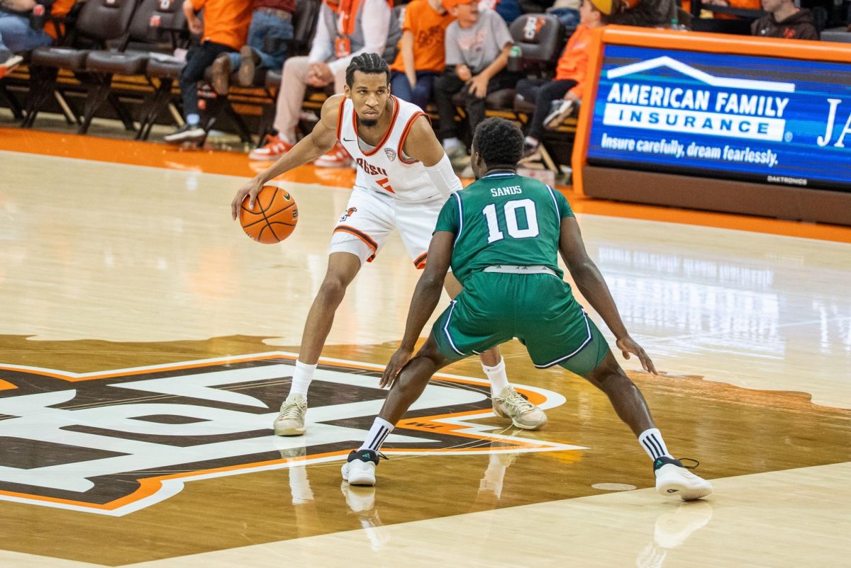Bowling Green, OH - Falcons senior guard Justin Thomas (25) setting up the offense at the Stroh Center in Bowling Green, Ohio.