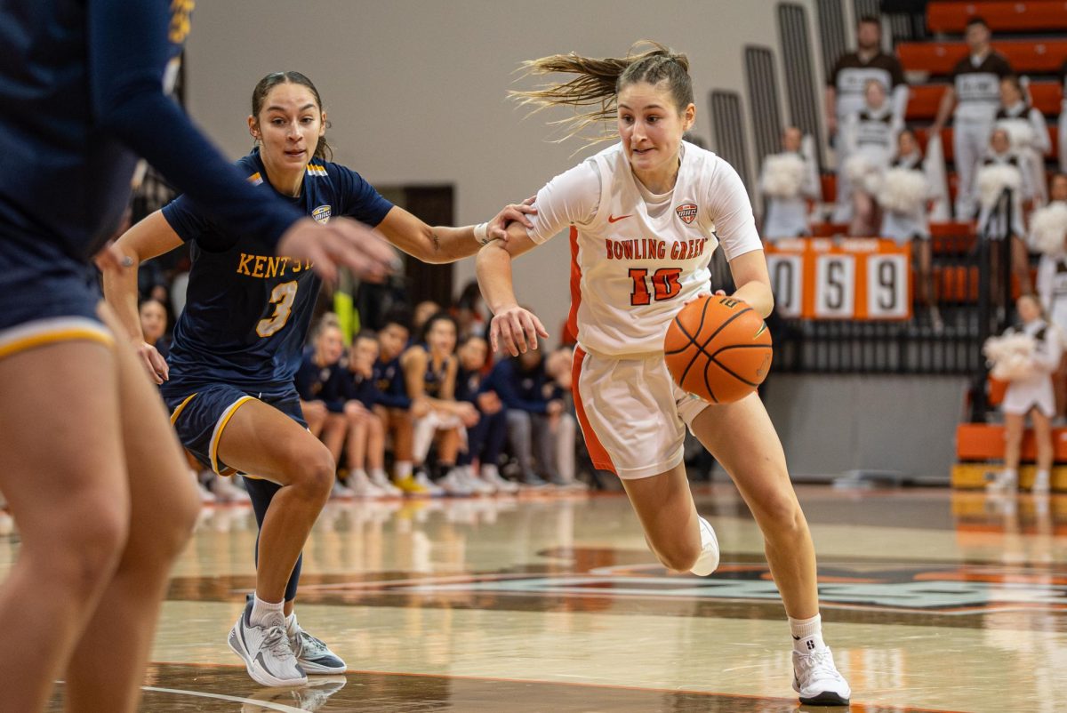 Bowling Green, OH - Falcons junior guard Paige Kohler (10) driving to the hoop at the Stroh Center in Bowling Green, Ohio.