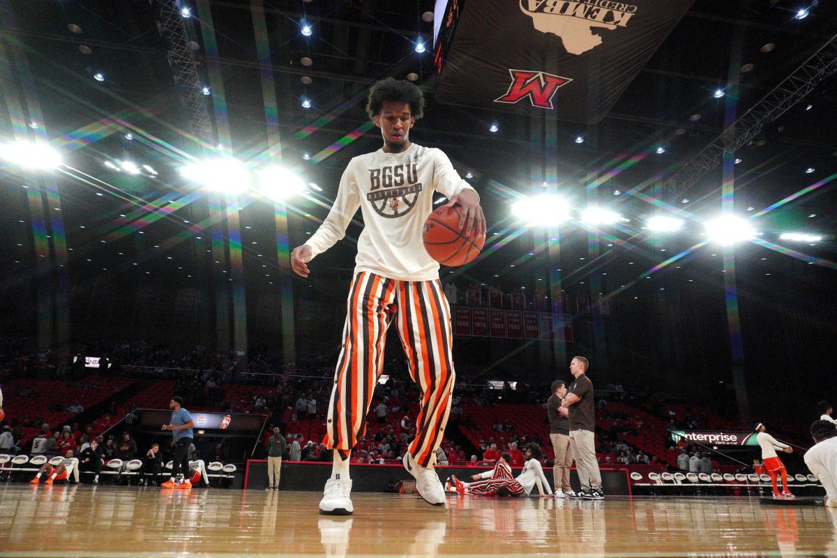Oxford, OH - Falcons senior guard Justin Thomas (25) warms up before a game against the Miami Redhawks at Millett Hall in Oxford, Ohio.